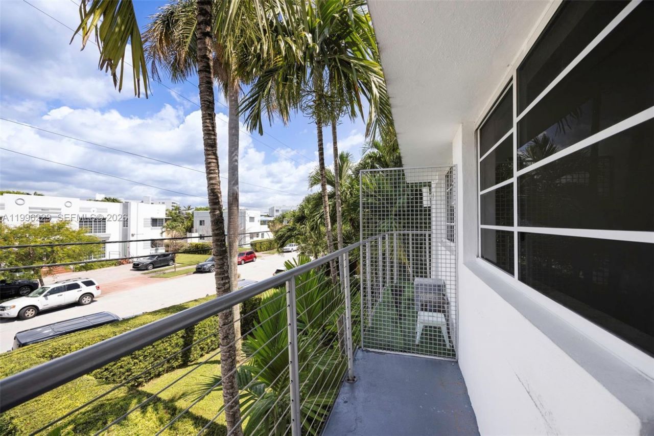3915 N Meridian Ave, Unit 201, Miami Beach, FL 33140 Photo