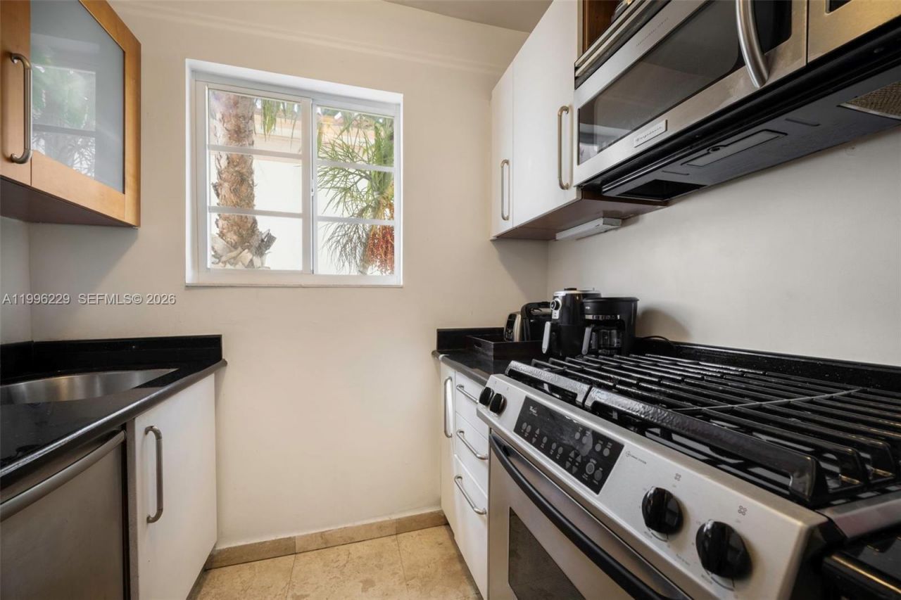 3915 N Meridian Ave, Unit 201, Miami Beach, FL 33140 Photo