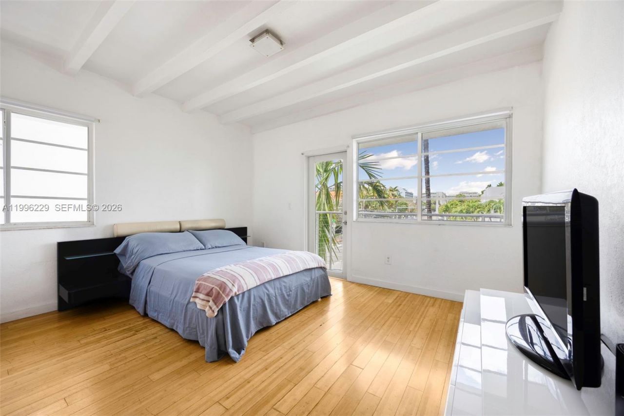 3915 N Meridian Ave, Unit 201, Miami Beach, FL 33140 Photo