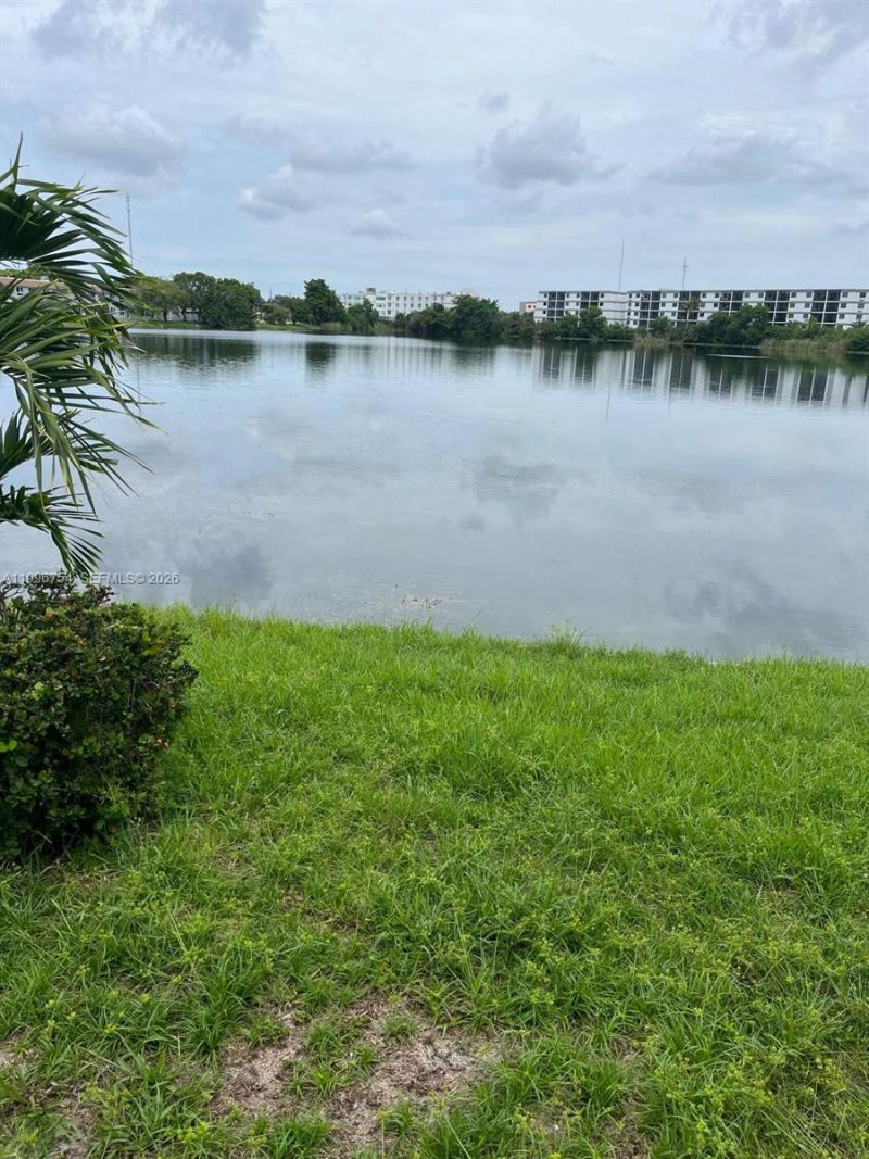 285 NE 191st St, Unit 2901, Miami, FL 33179 Photo