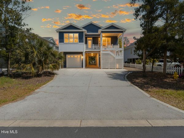 228 NE 38th Street , Oak Island, NC 28465