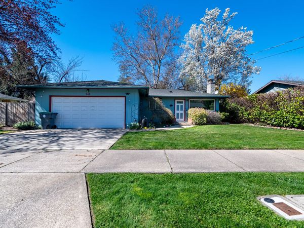 540 Eastwood Drive, Medford, OR 97504