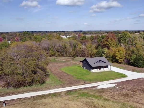 17582 Monroe Rd. 675 , Perry, MO 63462