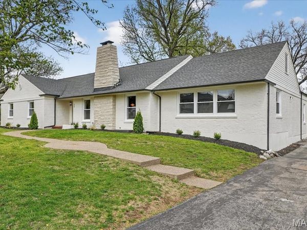 33 Stoneleigh Towers, Olivette, MO 63132