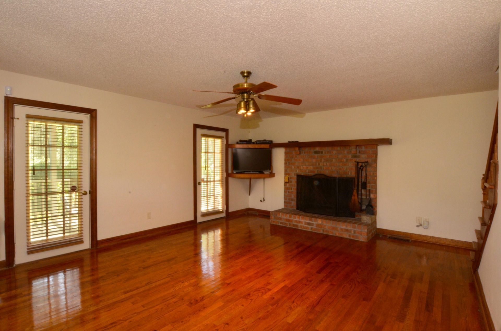 1183 White Road Photo 24