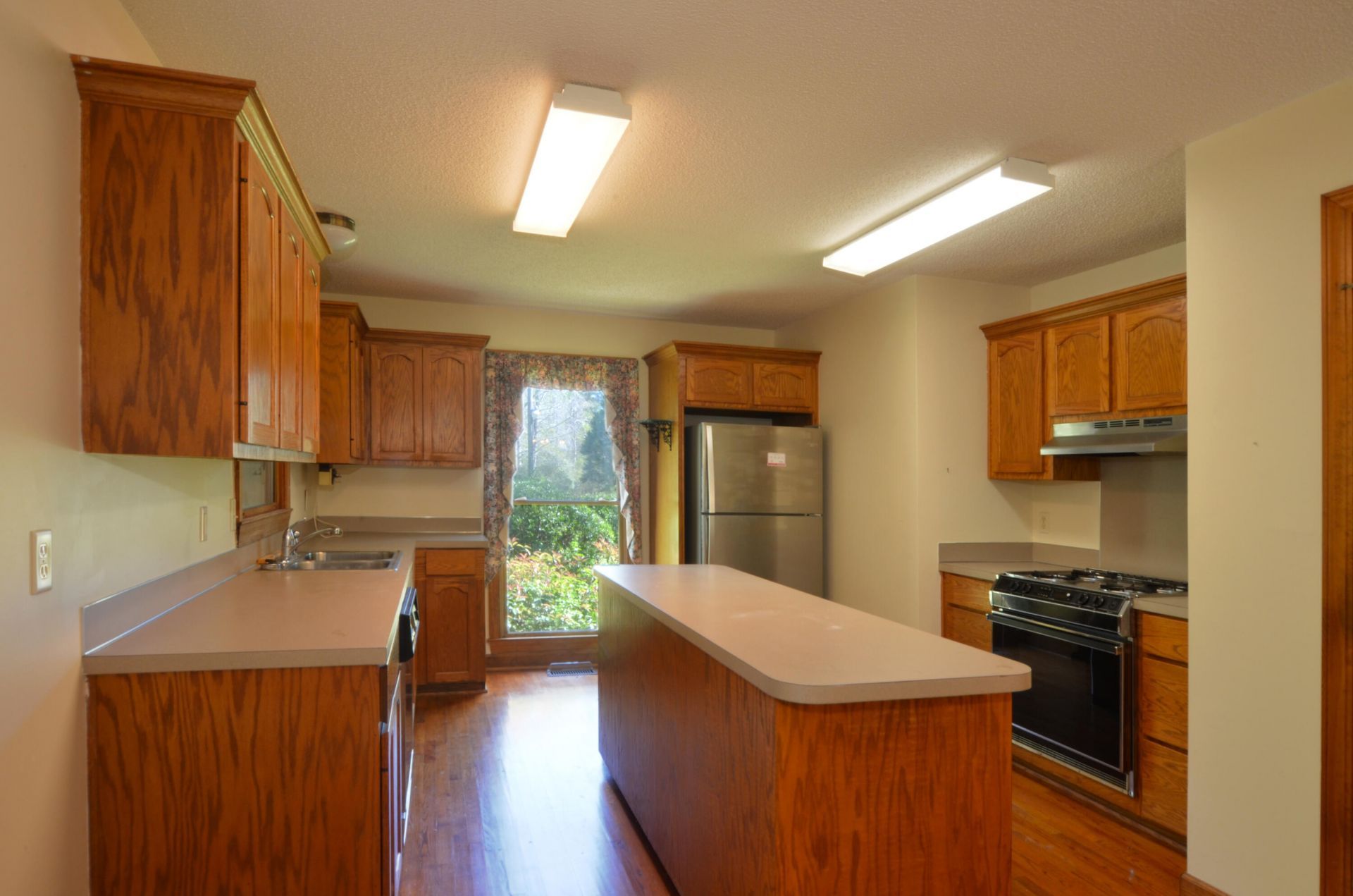 1183 White Road Photo 25