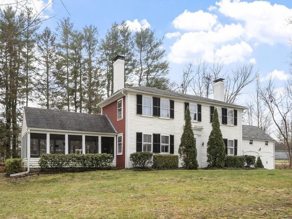 8 South St, Townsend, MA 01469