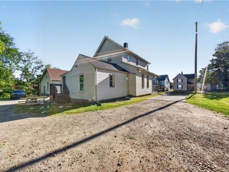 511 Brown Street, Akron, OH 44311 Photo 3