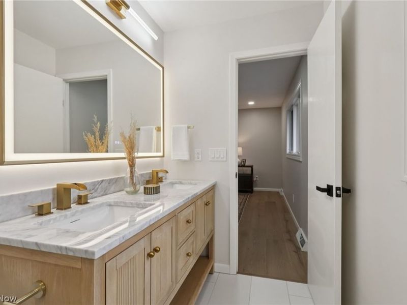 23821 Halburton Road, Beachwood, OH 44122 Photo 32