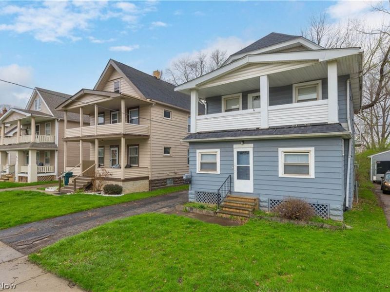 4004 E 52nd Street, Newburgh Heights, OH 44105 Photo 3