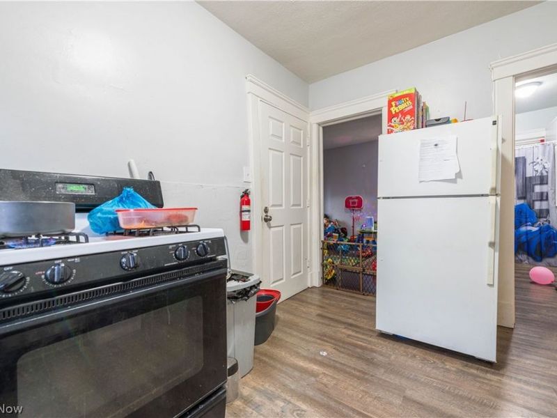 4004 E 52nd Street, Newburgh Heights, OH 44105 Photo 9