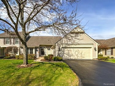 741 Briar Hill Lane, Bloomfield Hills, MI 48304