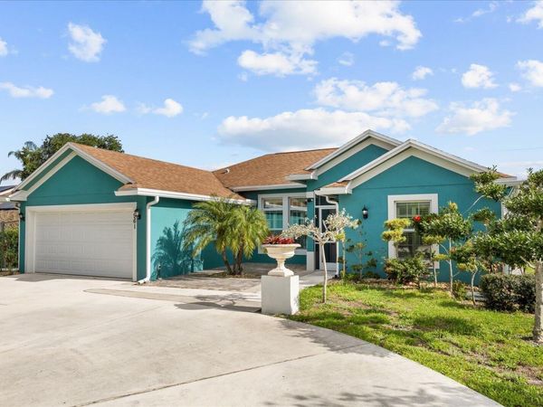 961 SW Consolata Avenue, Port St. Lucie, FL 34953