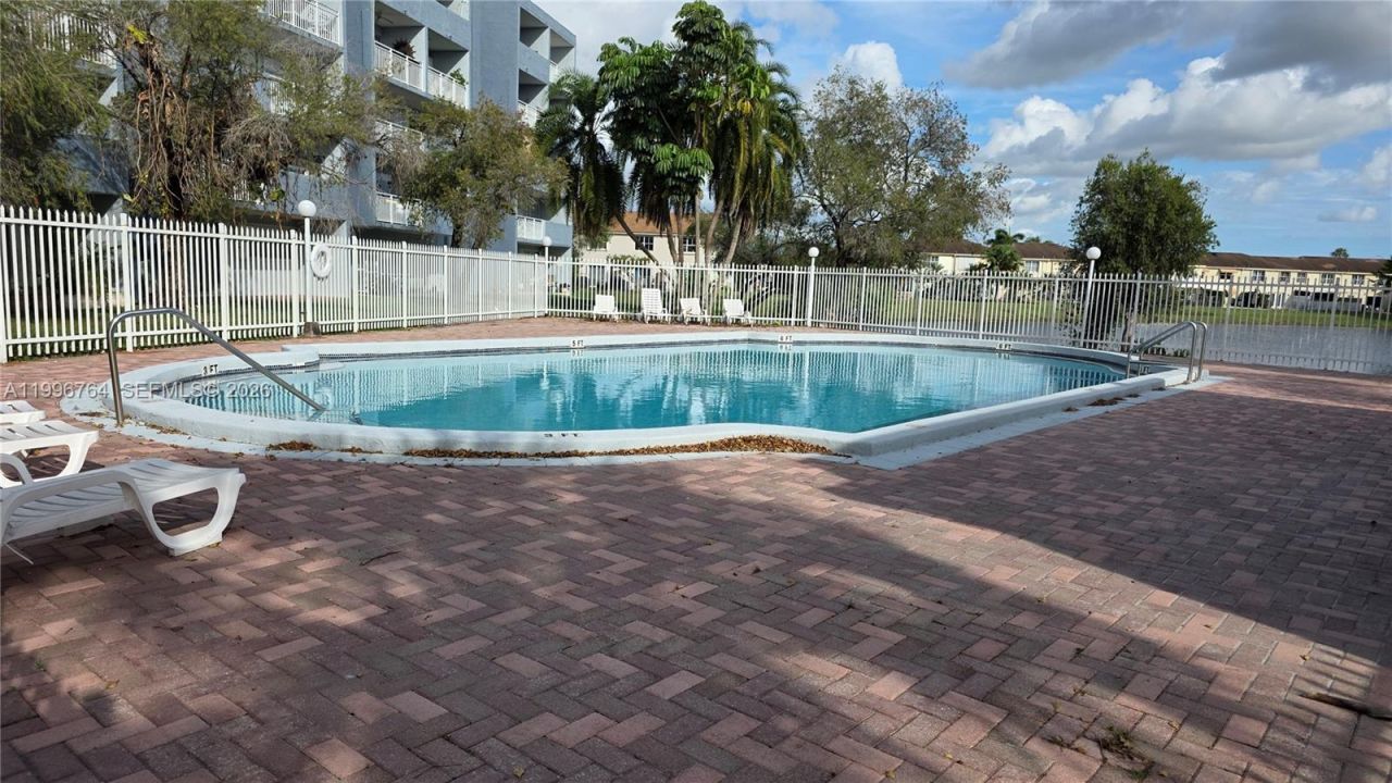 9375 Fontainebleau Blvd, Unit L420, Miami, FL 33172 Photo