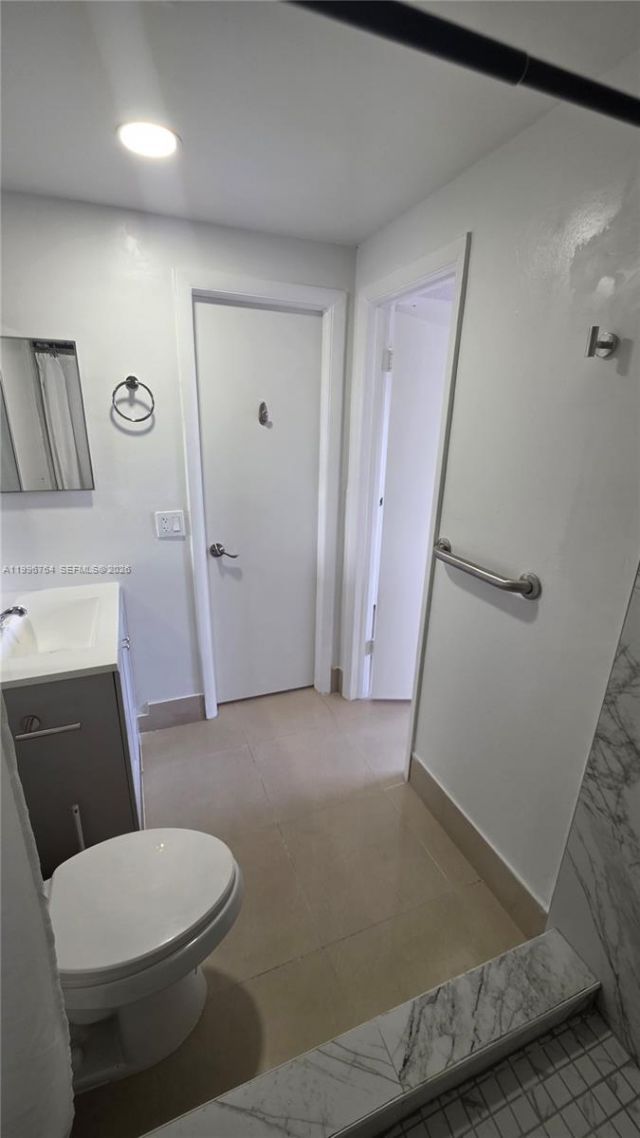 9375 Fontainebleau Blvd, Unit L420, Miami, FL 33172 Photo