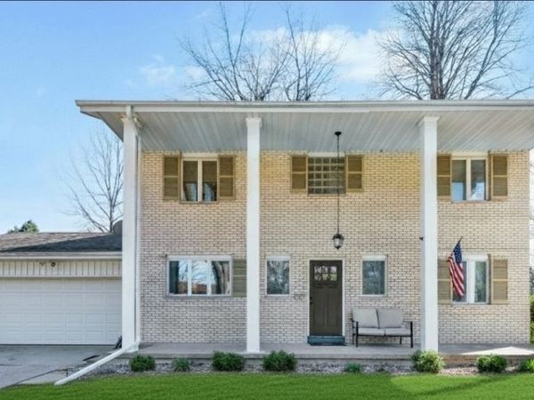 903 Crestline Drive, Normal, IL 61761