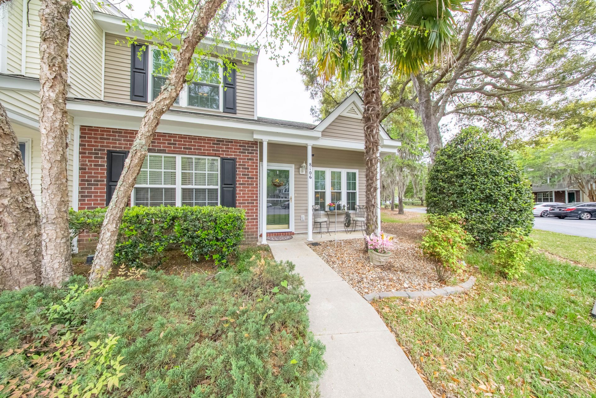 8106 Shadow Oak Drive Photo 2