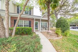8106 Shadow Oak Drive photo 4