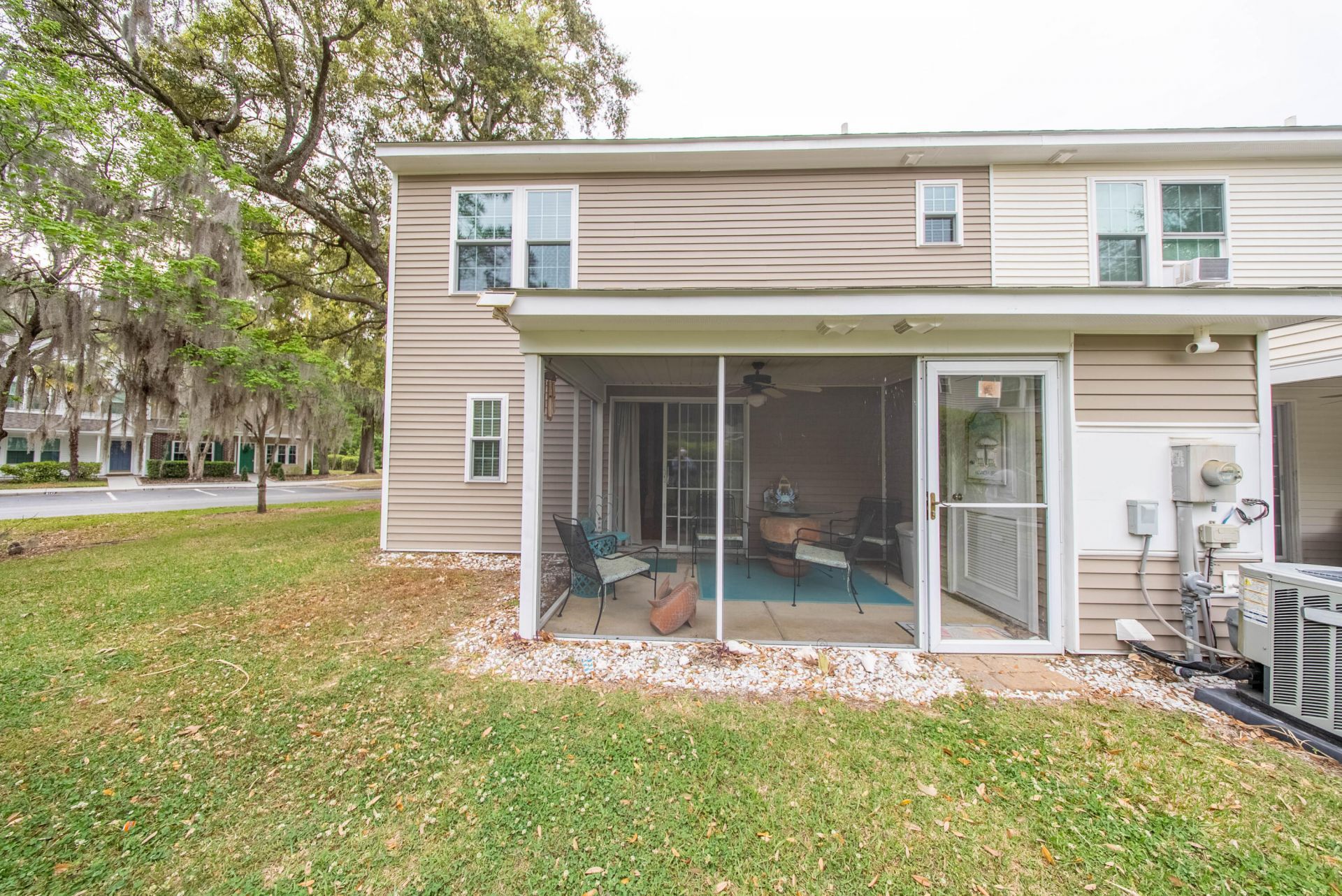 8106 Shadow Oak Drive Photo 27