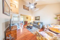 8106 Shadow Oak Drive photo 4