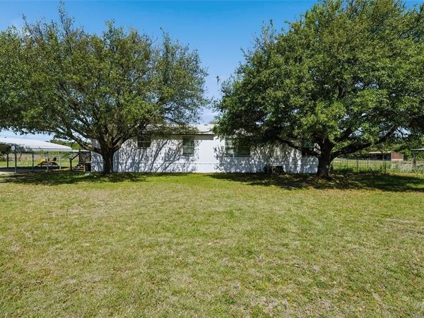 373 Wildbird Lane, Axtell, TX 76624