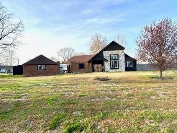 106 W 4th Street, Hoffman, IL 62250