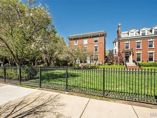 55 Maryland Plaza , Unit 2E, St Louis, MO 63108