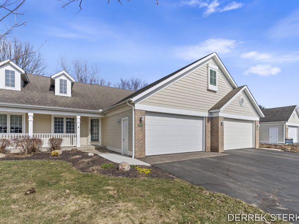 8955 N Clearwater Drive, Zeeland, MI 49464
