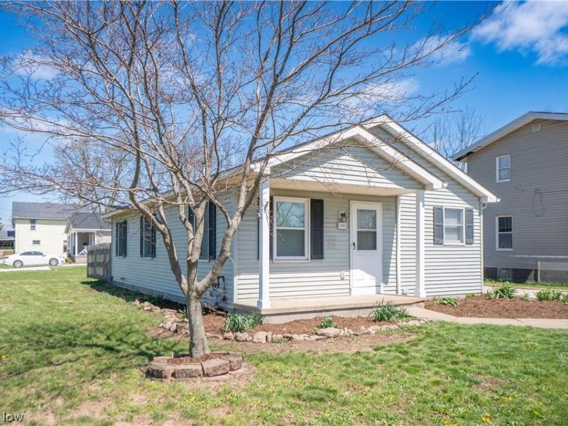 2005 17th Street NE, Canton, OH 44705 Photo 2