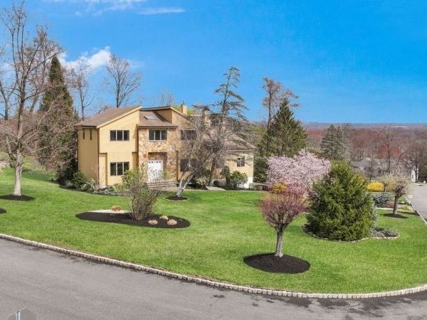 17 Sherbrooke Dr, Lincoln Park, NJ 07035