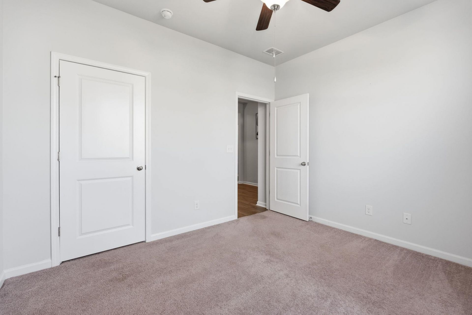 2261 Blackthorn Dr. Photo 12