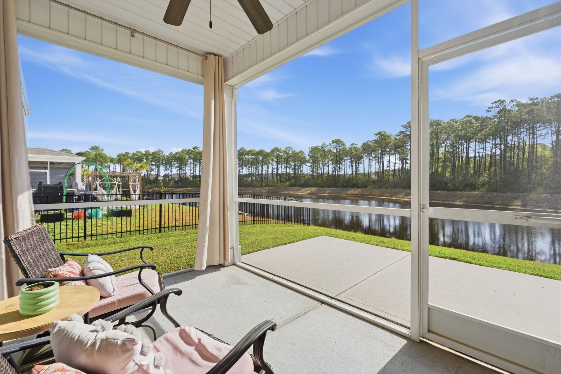 2261 Blackthorn Dr. Photo 21