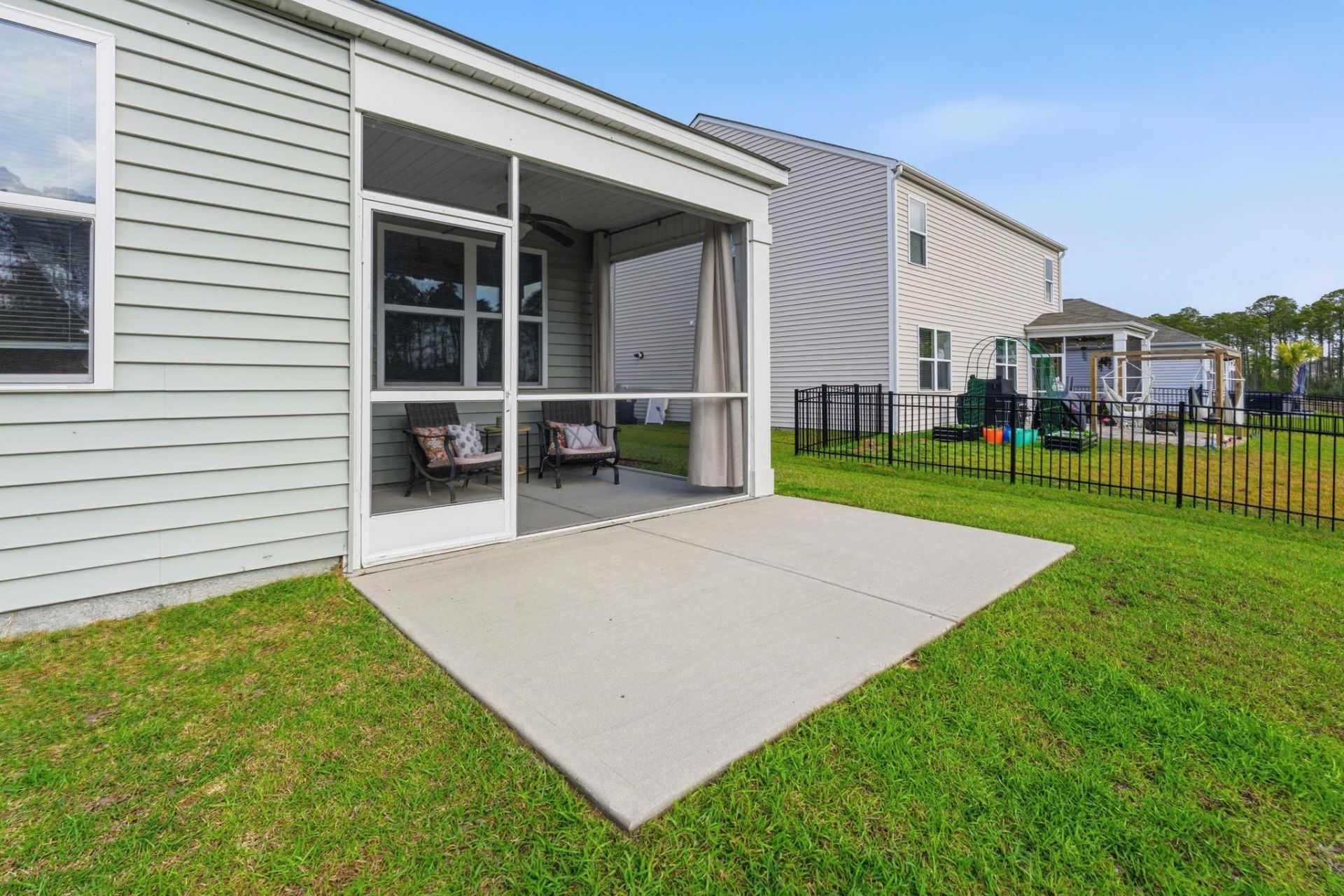 2261 Blackthorn Dr. Photo 22