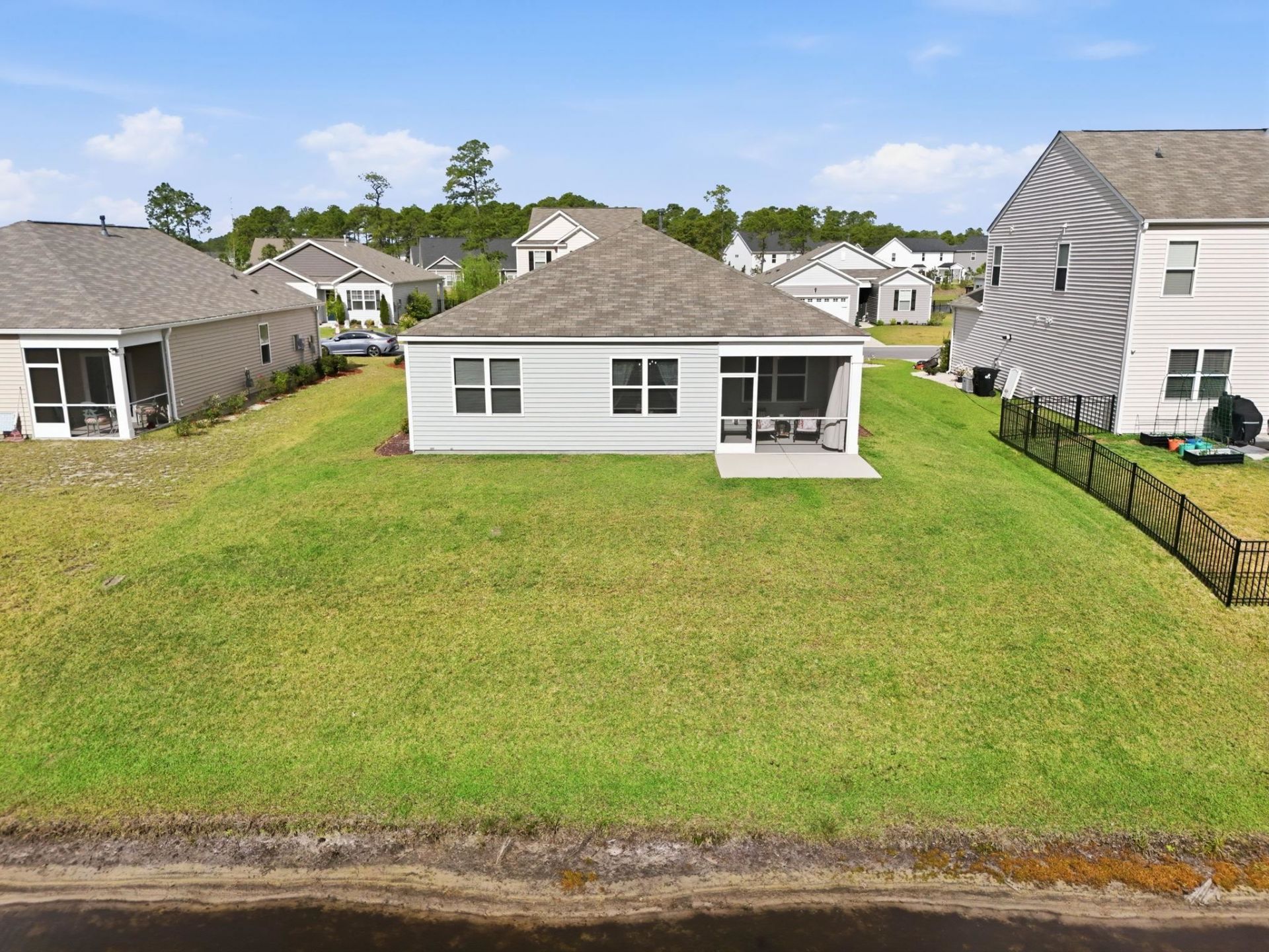 2261 Blackthorn Dr. Photo 29