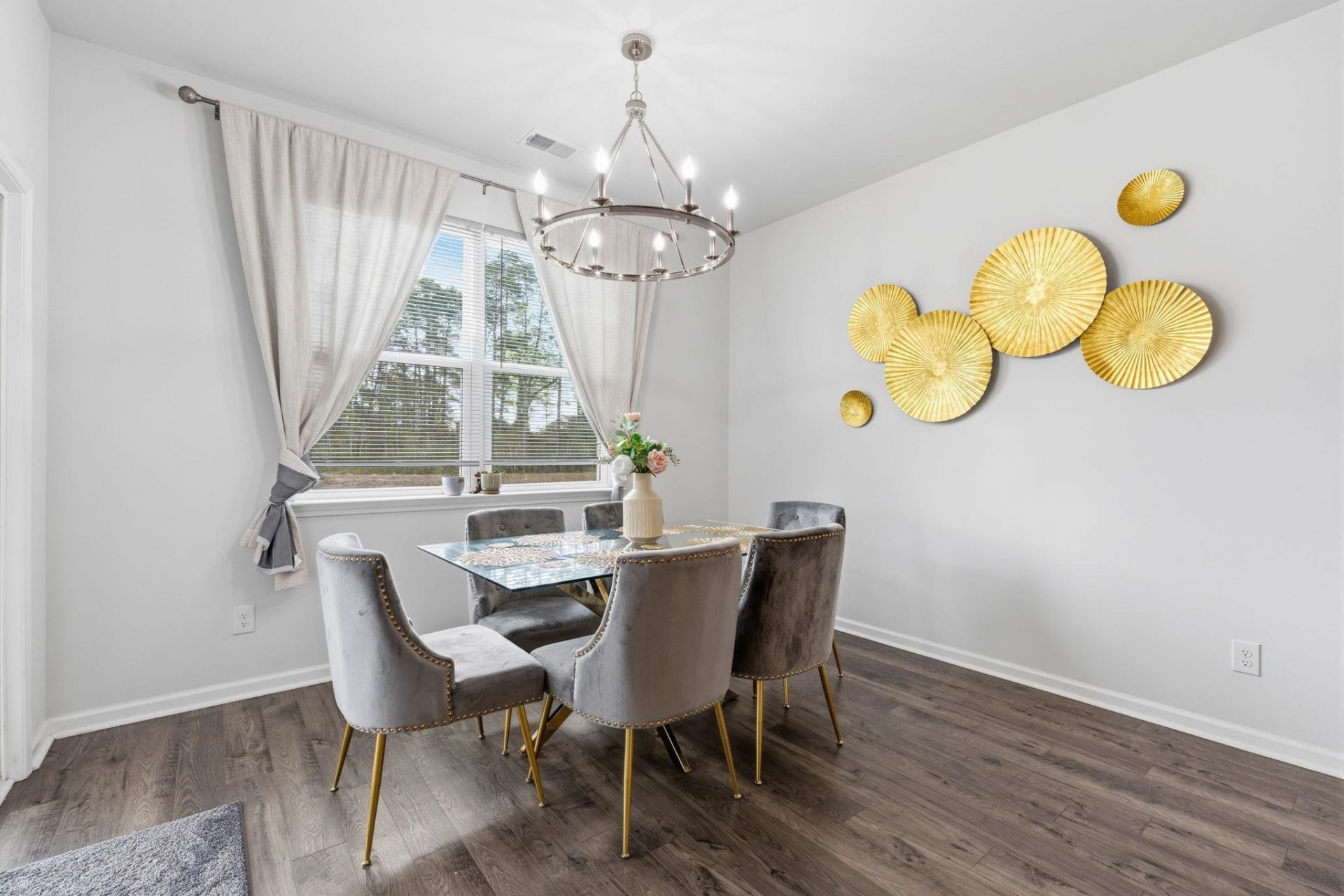 2261 Blackthorn Dr. Photo 4