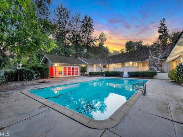 4809 Queen Victoria Road, Woodland Hills, CA 91364