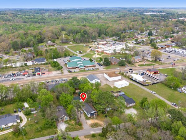 252 N Main St , Lexington, TN 38351