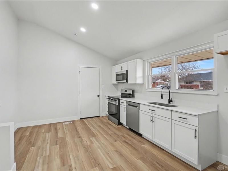 419 Falcon Drive, New Carlisle, OH 45344 Photo 11