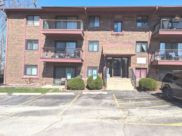 8473 ARCHER Avenue , Unit 104, Willow Springs, IL 60480