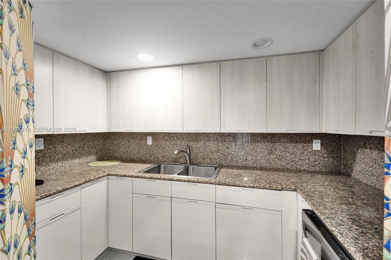 825 Brickell Bay Dr, Unit 2048, Miami, FL 33131 Photo