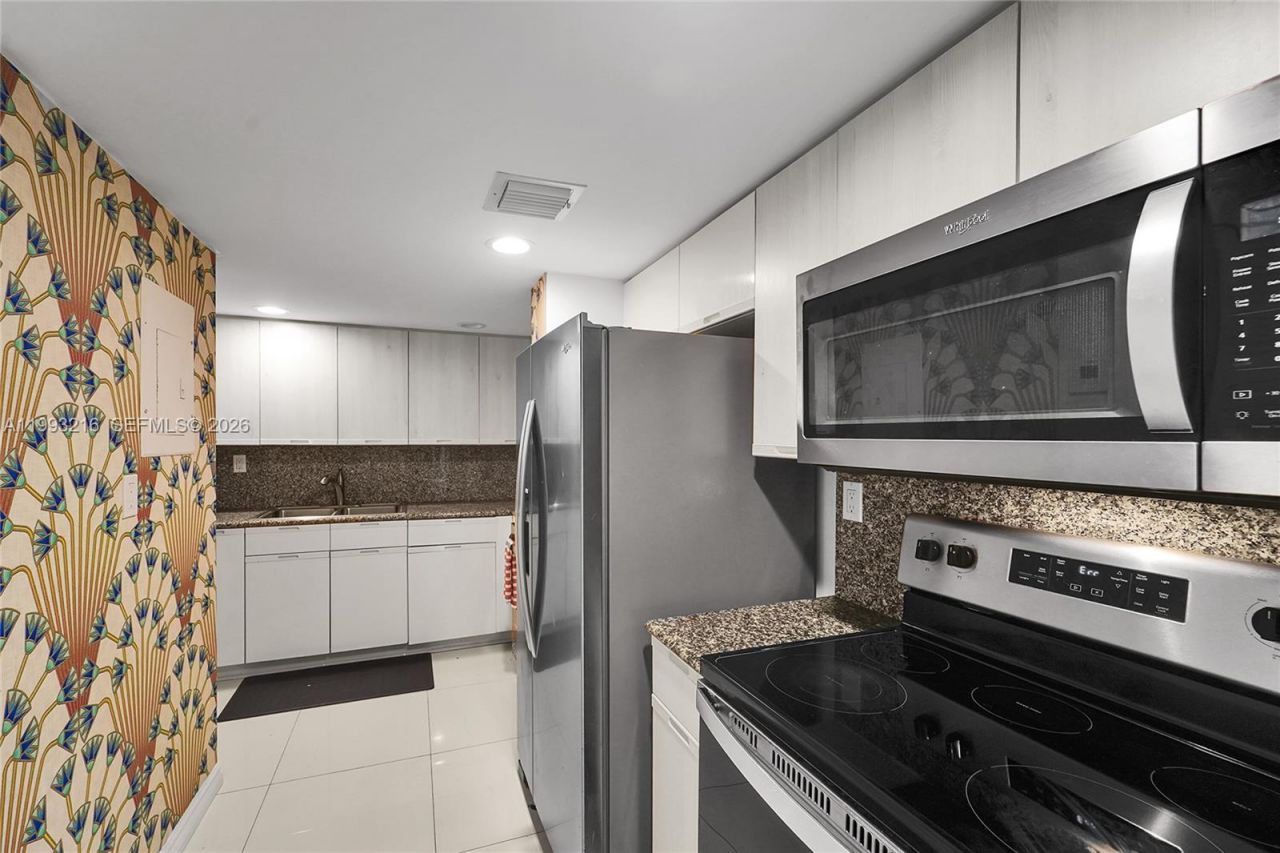 825 Brickell Bay Dr, Unit 2048, Miami, FL 33131 Photo