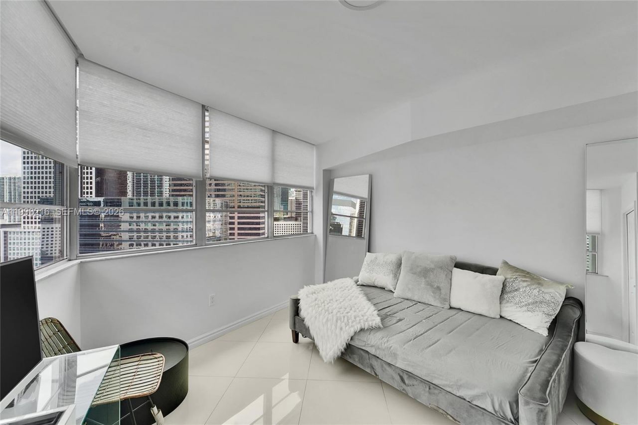 825 Brickell Bay Dr, Unit 2048, Miami, FL 33131 Photo