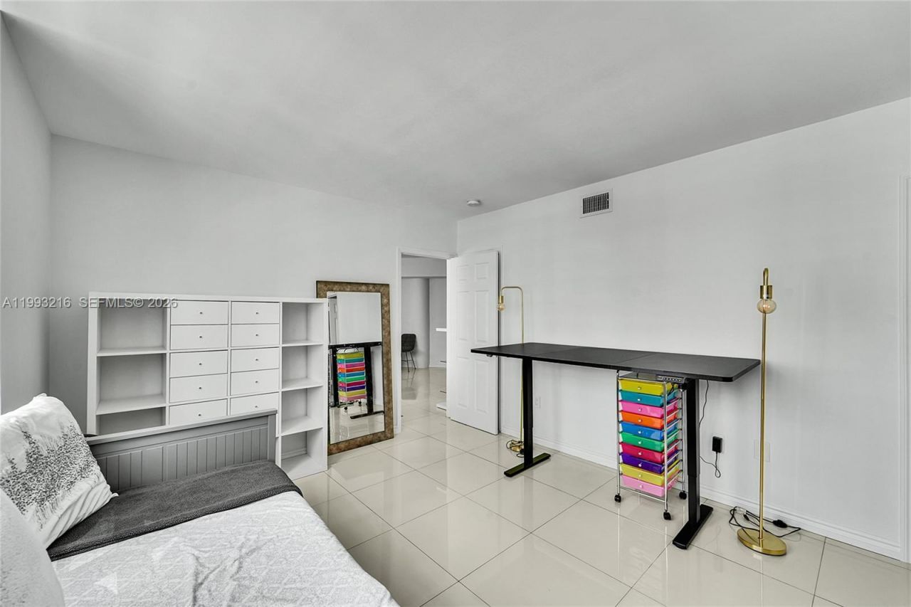 825 Brickell Bay Dr, Unit 2048, Miami, FL 33131 Photo