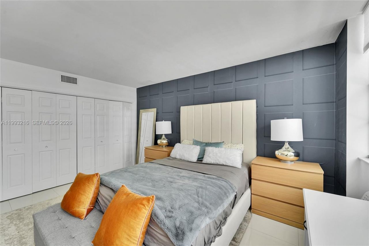 825 Brickell Bay Dr, Unit 2048, Miami, FL 33131 Photo