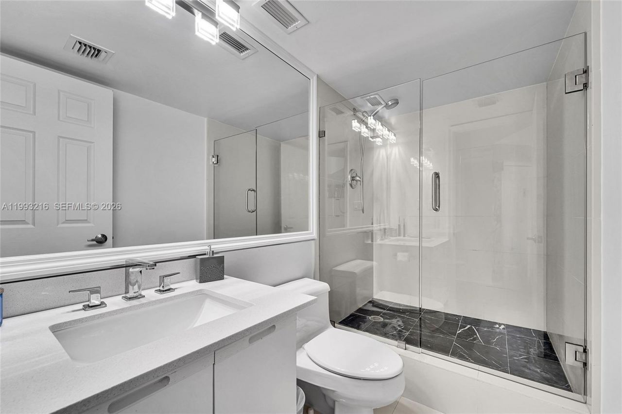 825 Brickell Bay Dr, Unit 2048, Miami, FL 33131 Photo