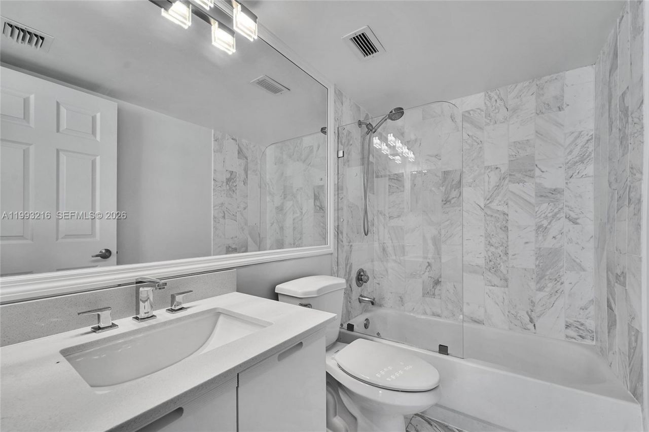 825 Brickell Bay Dr, Unit 2048, Miami, FL 33131 Photo