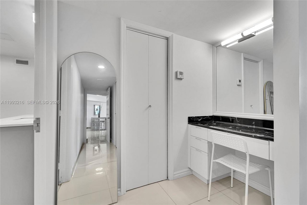 825 Brickell Bay Dr, Unit 2048, Miami, FL 33131 Photo