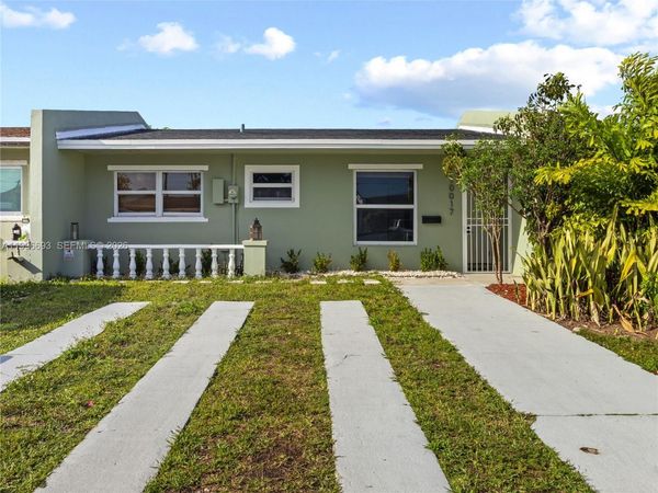 10017 SW 23rd Ter , Miami, FL 33165