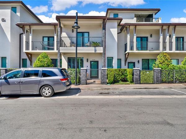 8319 NW 49th St , Doral, FL 33166