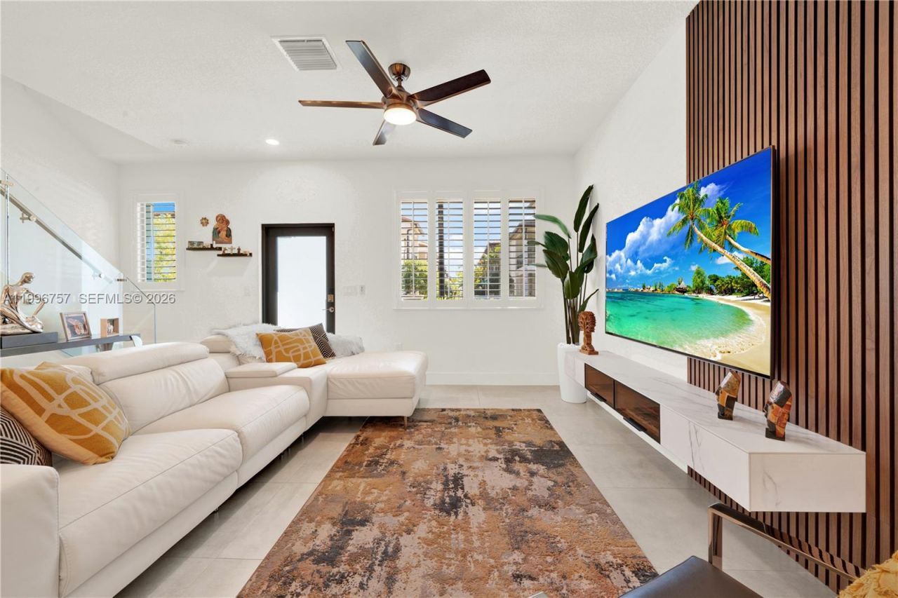 8319 NW 49th St , Doral, FL 33166 Photo